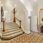 Portland Square Apartment *