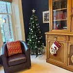 Portland Square Apartment *