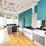 Portland Square Apartment *